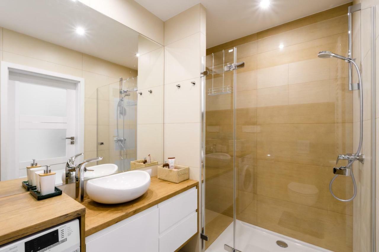 M&R Apartament Airport&Business Deluxe Cybernetyki 17 - Underground Garage - Free Wifi - Netflix - Air Conditioning - Self Check-In, Close By Chopin Airport Varsóvia Exterior foto