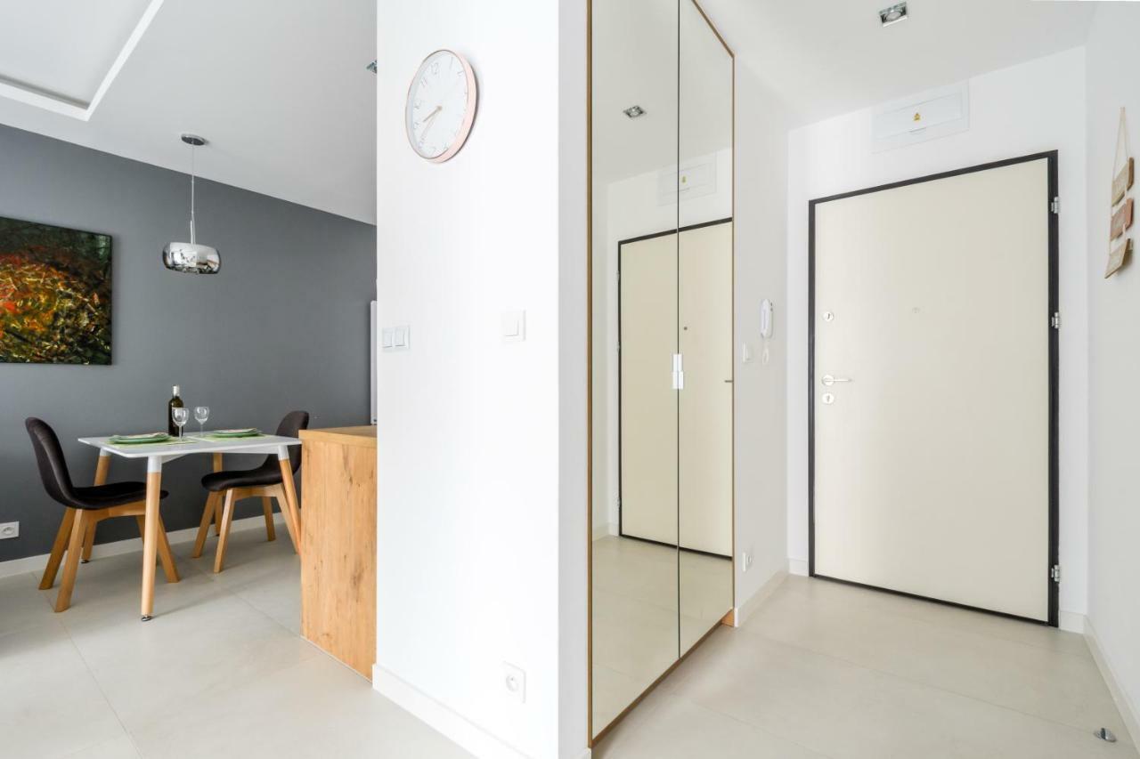 M&R Apartament Airport&Business Deluxe Cybernetyki 17 - Underground Garage - Free Wifi - Netflix - Air Conditioning - Self Check-In, Close By Chopin Airport Varsóvia Exterior foto