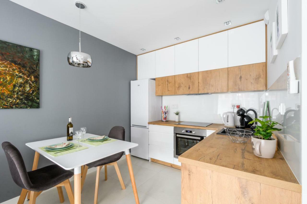 M&R Apartament Airport&Business Deluxe Cybernetyki 17 - Underground Garage - Free Wifi - Netflix - Air Conditioning - Self Check-In, Close By Chopin Airport Varsóvia Exterior foto