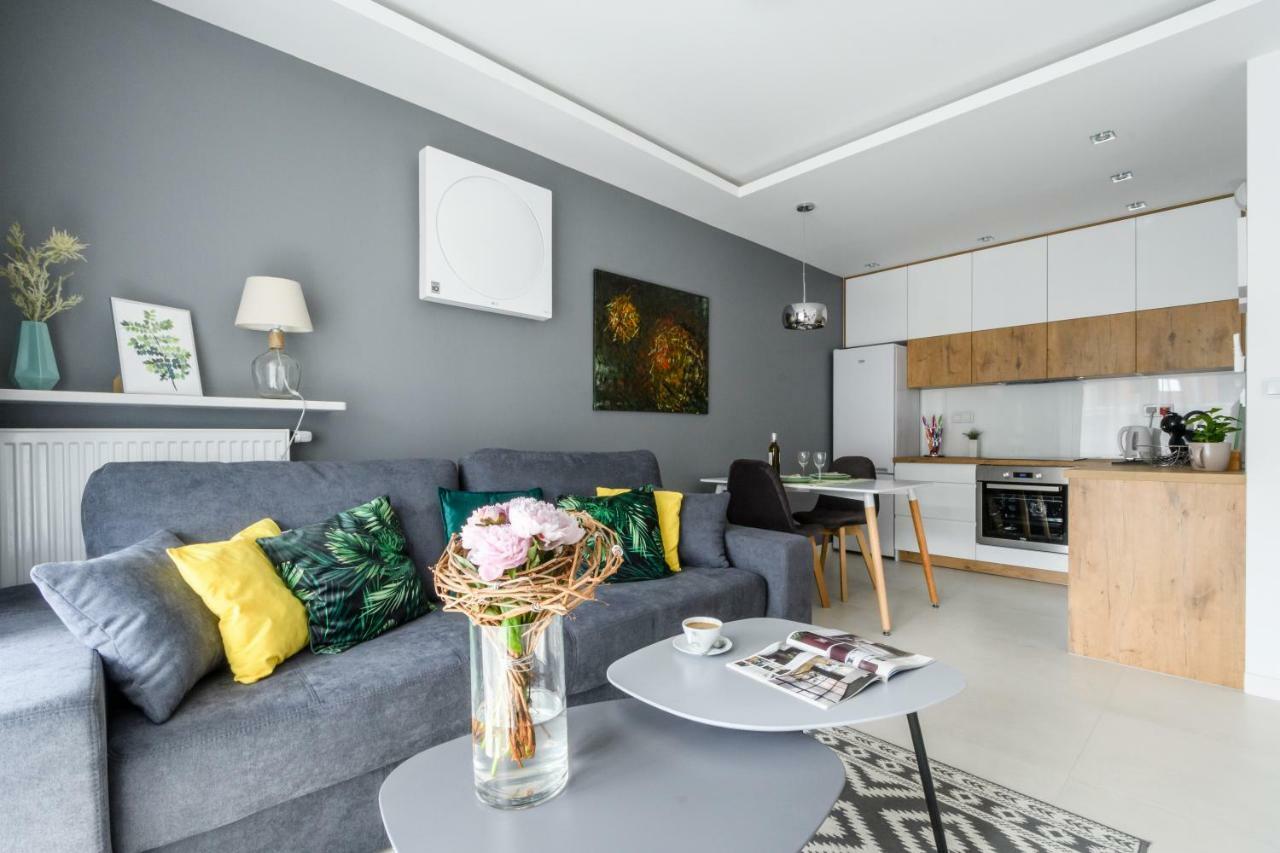 M&R Apartament Airport&Business Deluxe Cybernetyki 17 - Underground Garage - Free Wifi - Netflix - Air Conditioning - Self Check-In, Close By Chopin Airport Varsóvia Exterior foto