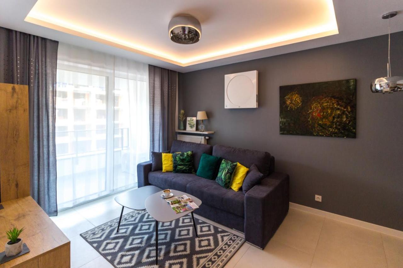 M&R Apartament Airport&Business Deluxe Cybernetyki 17 - Underground Garage - Free Wifi - Netflix - Air Conditioning - Self Check-In, Close By Chopin Airport Varsóvia Exterior foto